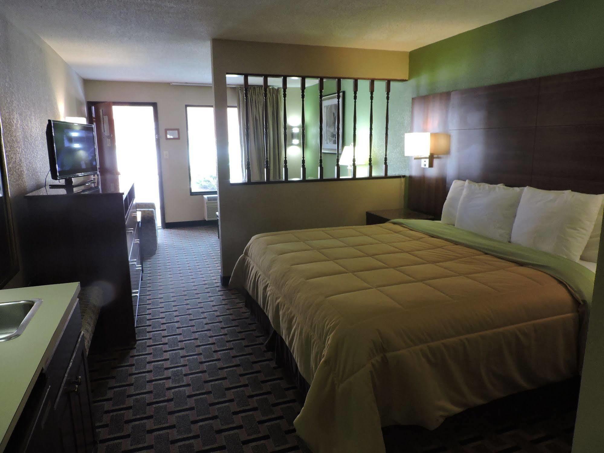 Days Inn Conover/Hickory Exterior photo